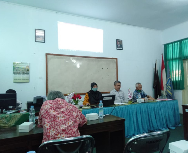RAPAT DALAM KANTOR PENYUSUNAN PROGRAM SERTIFIKASI SISWA
