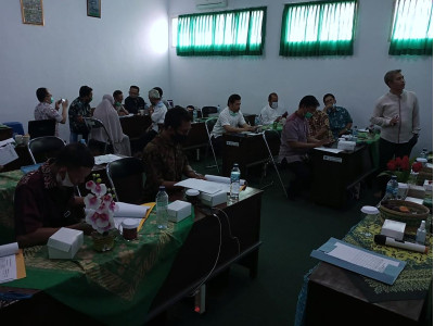 RAPAT DALAM KANTOR PENYUSUNAN PROGRAM BAHAN AJAR
