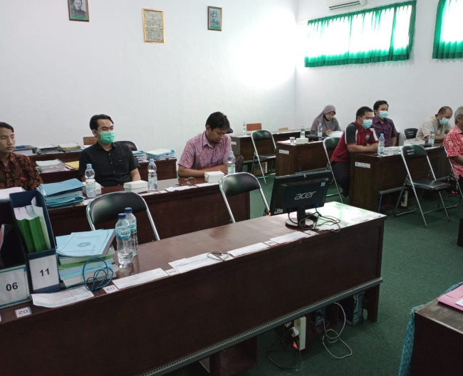 RAPAT DALAM KANTOR PENYUSUNAN PROGRAM PEMBELAJARAN & GURU TAMU