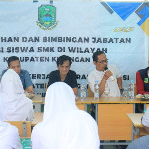 DISNAKERTRANS KABUPATEN KUNINGAN GELAR KEGIATAN PENYULUHAN DAN BIMBINGAN JABATAN BAGI SISWA DI SMK SWADAYA PUI KUNINGAN