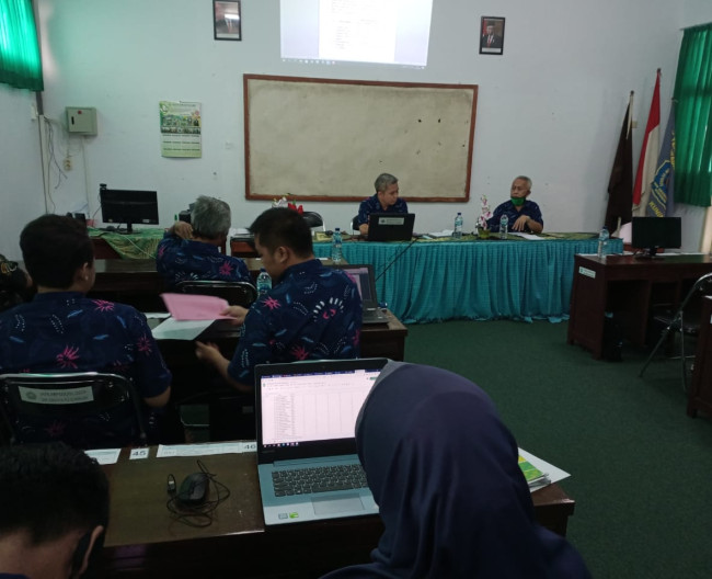 RAPAT DALAM KANTOR PENYUSUNAN PROGRAM PKL