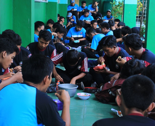 Makan Bersama Warga SMK Swadaya PUI Kuningan