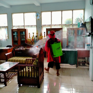 PENYEMPROTAN CAIRAN DISINFEKTAN