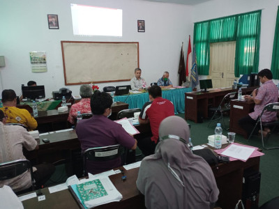 RAPAT DALAM KANTOR PENYUSUNAN PROGRAM PEMBELAJARAN & GURU TAMU