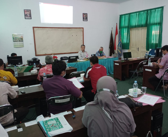RAPAT DALAM KANTOR PENYUSUNAN PROGRAM PEMBELAJARAN & GURU TAMU